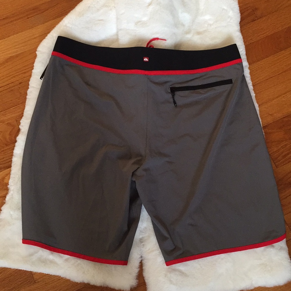 NWT Quicksilver swim trunks - Picture 4 of 7